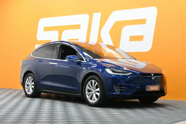 Sininen Maastoauto, Tesla Model X – VAR-43249