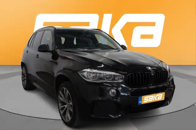 Musta Maastoauto, BMW X5 – VAR-43288
