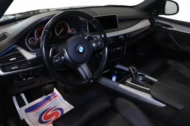 Musta Maastoauto, BMW X5 – VAR-43288