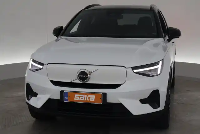 Valkoinen Maastoauto, Volvo XC40 – VAR-43505