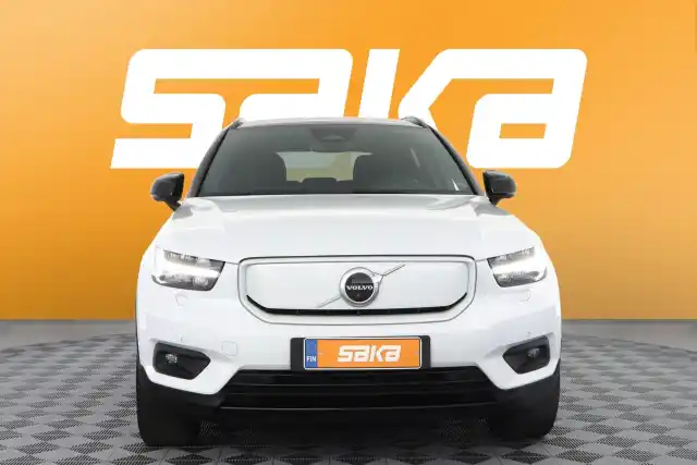 Valkoinen Maastoauto, Volvo XC40 – VAR-43614