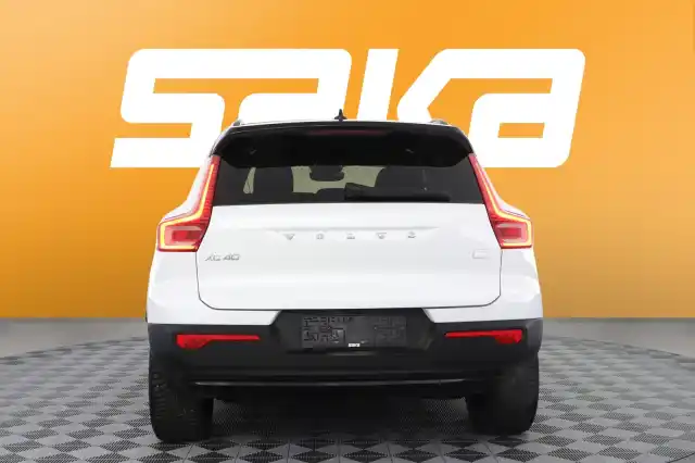 Valkoinen Maastoauto, Volvo XC40 – VAR-43614