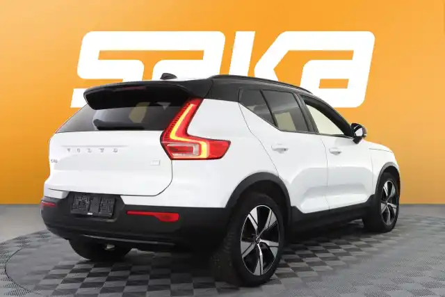 Valkoinen Maastoauto, Volvo XC40 – VAR-43614