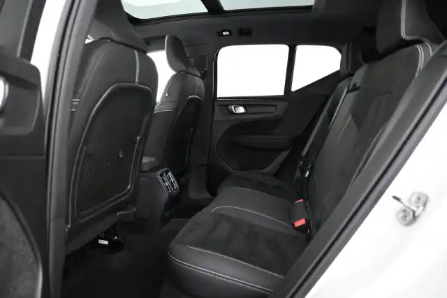 Valkoinen Maastoauto, Volvo XC40 – VAR-43614
