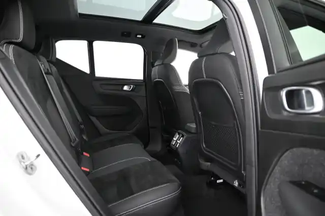 Valkoinen Maastoauto, Volvo XC40 – VAR-43614