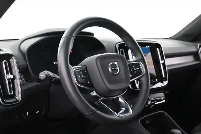 Valkoinen Maastoauto, Volvo XC40 – VAR-43614