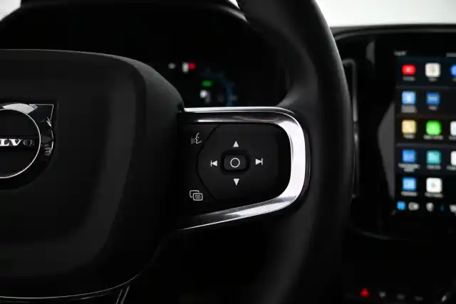 Valkoinen Maastoauto, Volvo XC40 – VAR-43614