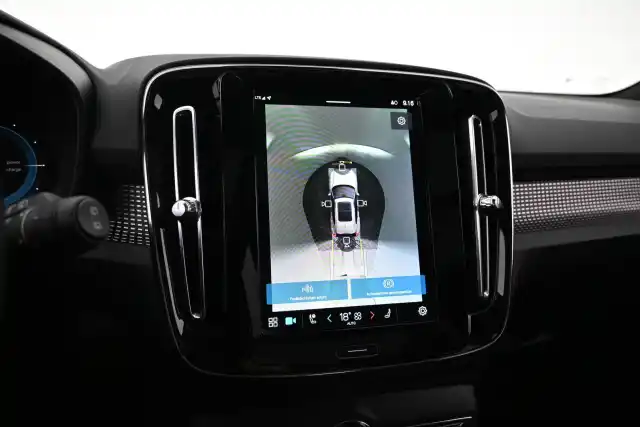 Valkoinen Maastoauto, Volvo XC40 – VAR-43614