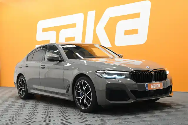 Harmaa Sedan, BMW 545 – VAR-43976