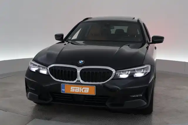 Musta Farmari, BMW 330 – VAR-44482