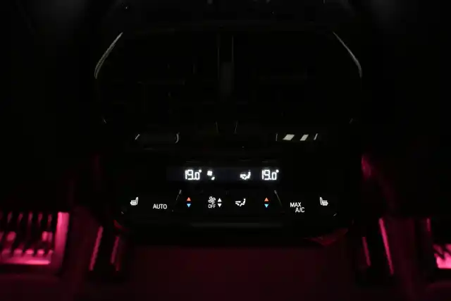Musta Maastoauto, BMW iX – VAR-44651