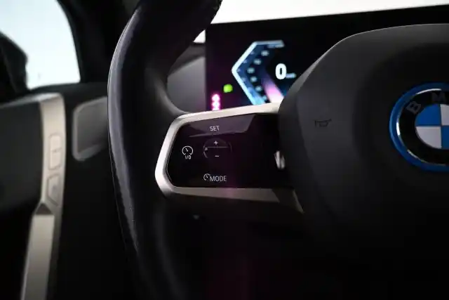 Musta Maastoauto, BMW iX – VAR-44651