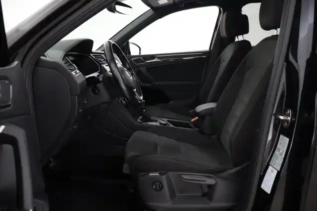 Musta Maastoauto, Volkswagen Tiguan Allspace – VAR-44764