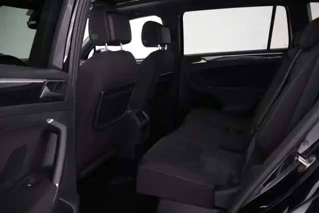 Musta Maastoauto, Volkswagen Tiguan Allspace – VAR-44764