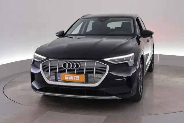 Musta Maastoauto, Audi e-tron – VAR-44803