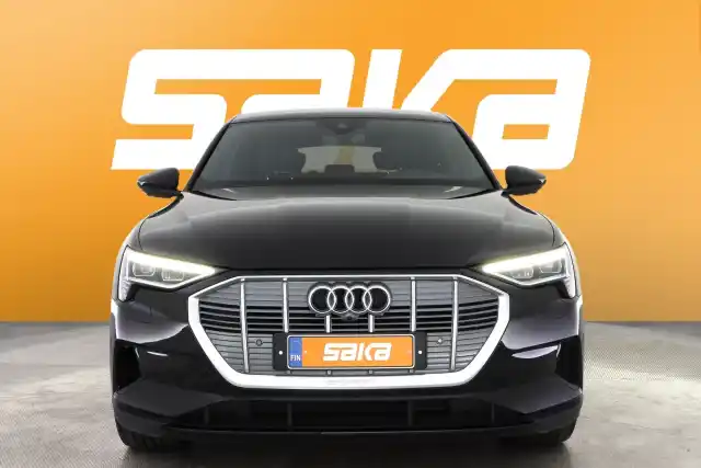 Musta Maastoauto, Audi e-tron – VAR-44811