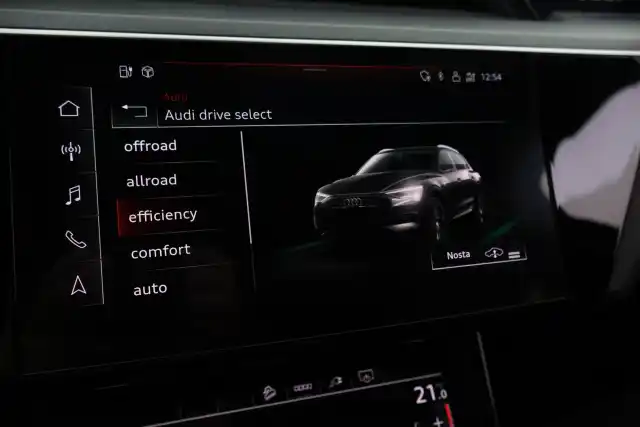 Musta Maastoauto, Audi e-tron – VAR-44811