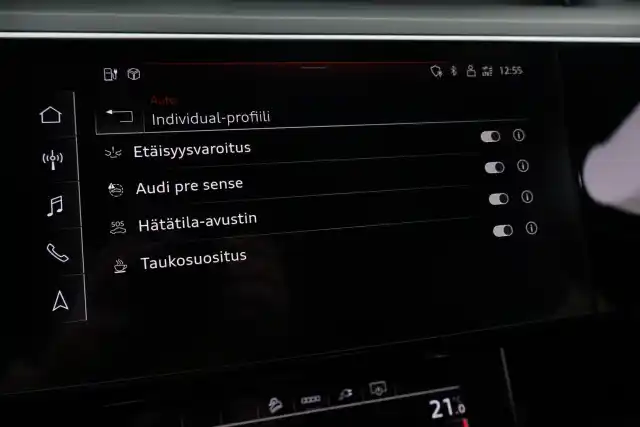 Musta Maastoauto, Audi e-tron – VAR-44811