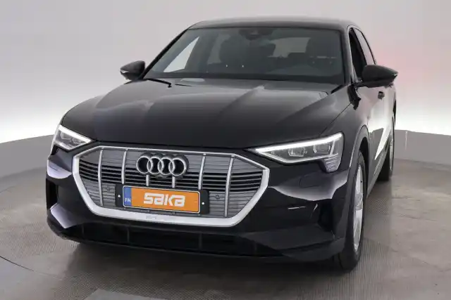 Musta Maastoauto, Audi e-tron – VAR-44811