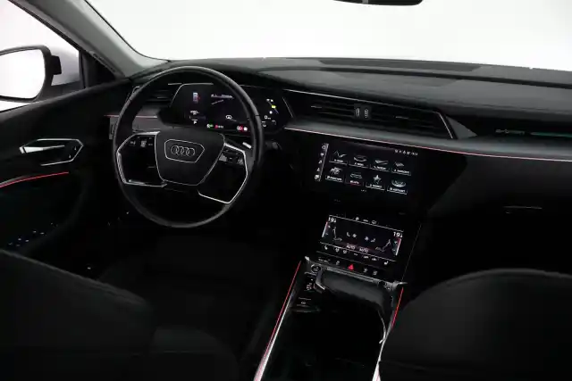 Valkoinen Coupe, Audi e-tron – VAR-44903