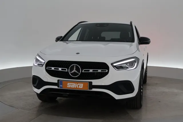 Valkoinen Maastoauto, Mercedes-Benz GLA – VAR-45096