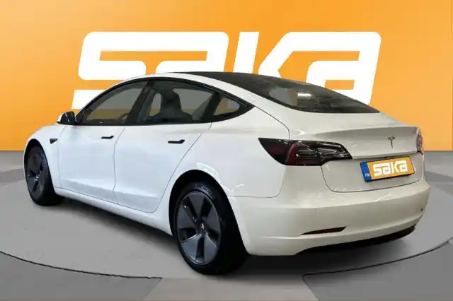 Valkoinen Sedan, Tesla Model 3 – VAR-45213