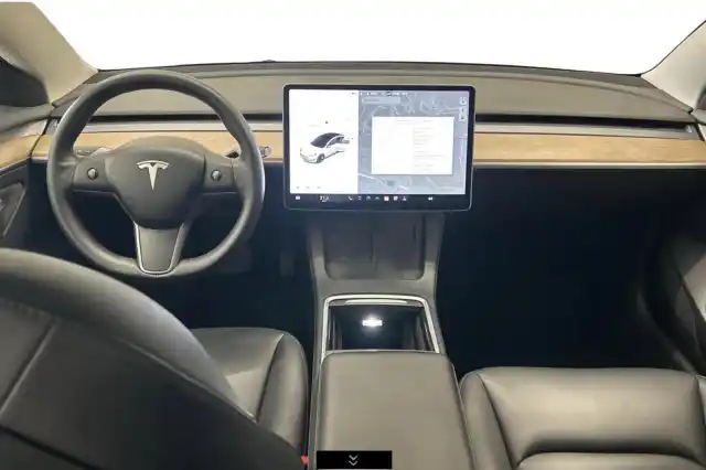 Valkoinen Sedan, Tesla Model 3 – VAR-45213