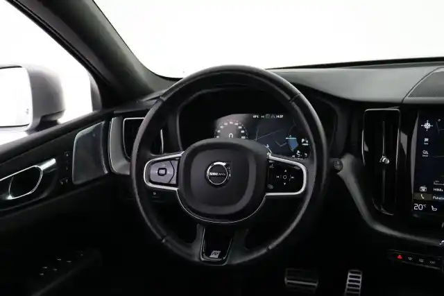 Harmaa Maastoauto, Volvo XC60 – VAR-45357