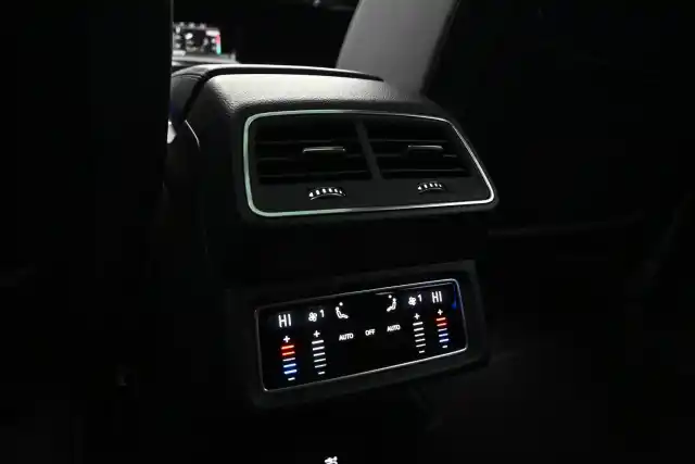 Harmaa Maastoauto, Audi e-tron – VAR-45374