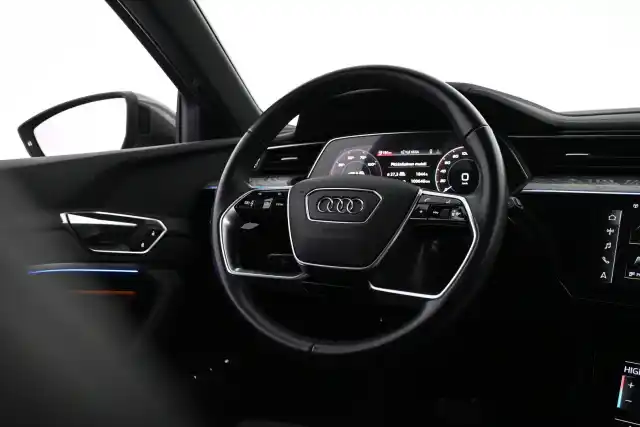 Harmaa Maastoauto, Audi e-tron – VAR-45374