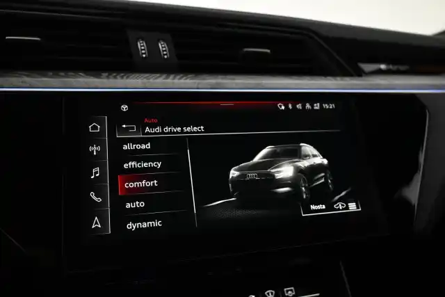 Harmaa Maastoauto, Audi e-tron – VAR-45374