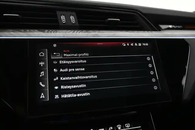 Harmaa Maastoauto, Audi e-tron – VAR-45374
