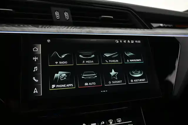 Harmaa Maastoauto, Audi e-tron – VAR-45374