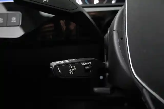 Harmaa Maastoauto, Audi e-tron – VAR-45374