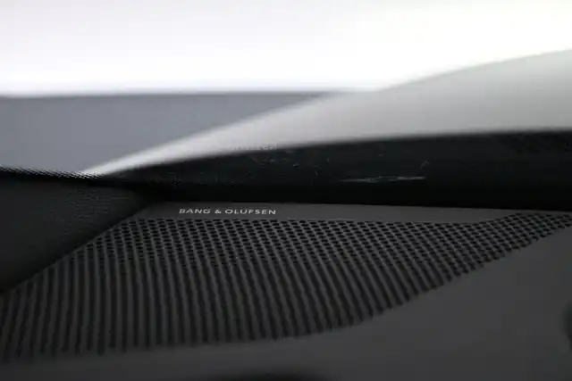 Harmaa Maastoauto, Audi e-tron – VAR-45374