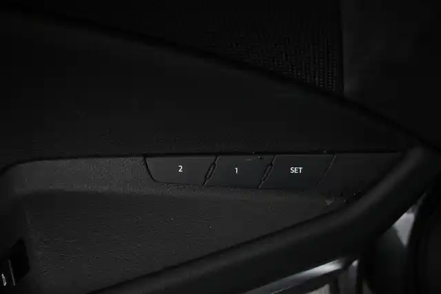 Harmaa Maastoauto, Audi e-tron – VAR-45374