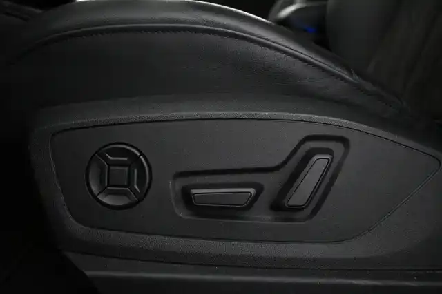 Harmaa Maastoauto, Audi e-tron – VAR-45374