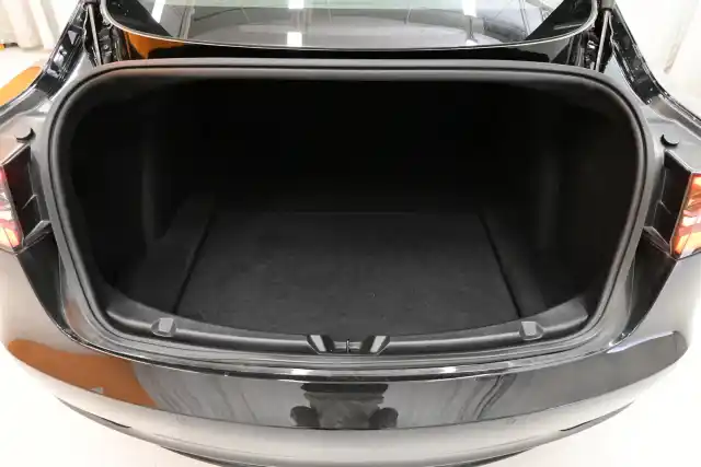 Musta Sedan, Tesla Model 3 – VAR-4550
