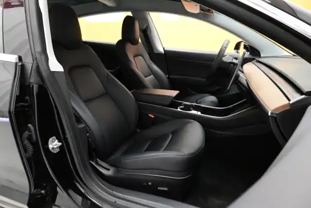 Musta Sedan, Tesla Model 3 – VAR-4550