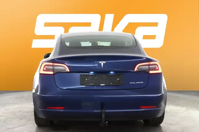 Sininen Sedan, Tesla Model 3 – VAR-45550