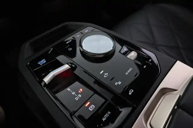 Harmaa Maastoauto, BMW iX – VAR-45578