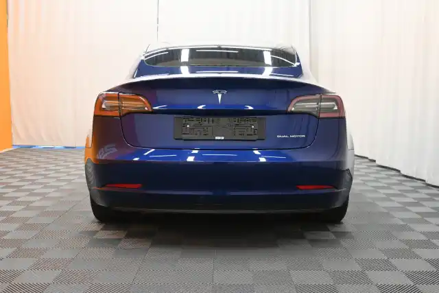 Sininen Sedan, Tesla Model 3 – VAR-45579