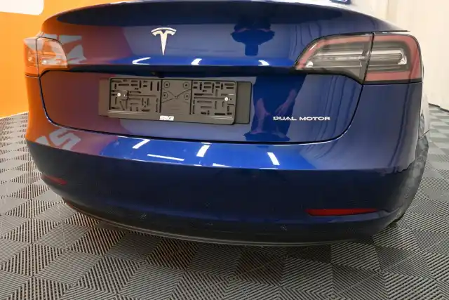 Sininen Sedan, Tesla Model 3 – VAR-45579