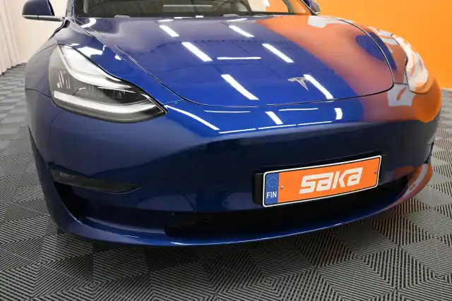 Sininen Sedan, Tesla Model 3 – VAR-45579