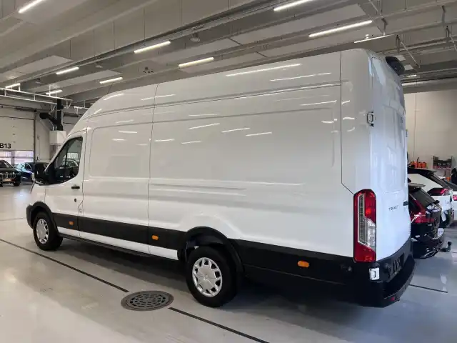 Valkoinen Pakettiauto, Ford Transit – VAR-45668