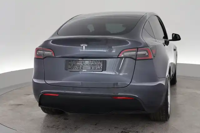 Harmaa Maastoauto, Tesla Model Y – VAR-45770