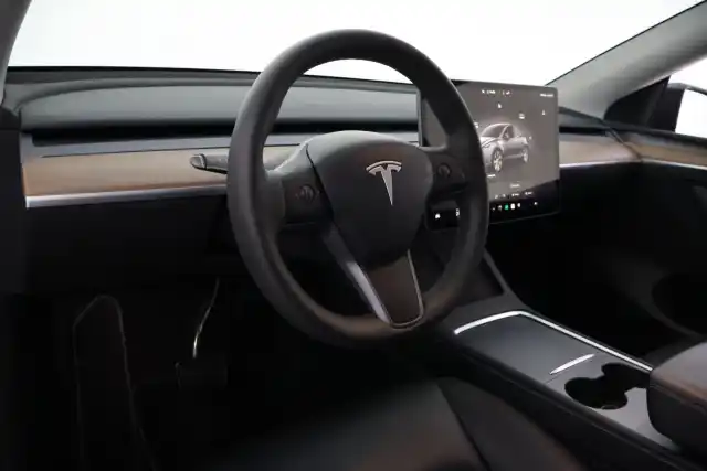 Harmaa Maastoauto, Tesla Model Y – VAR-45770