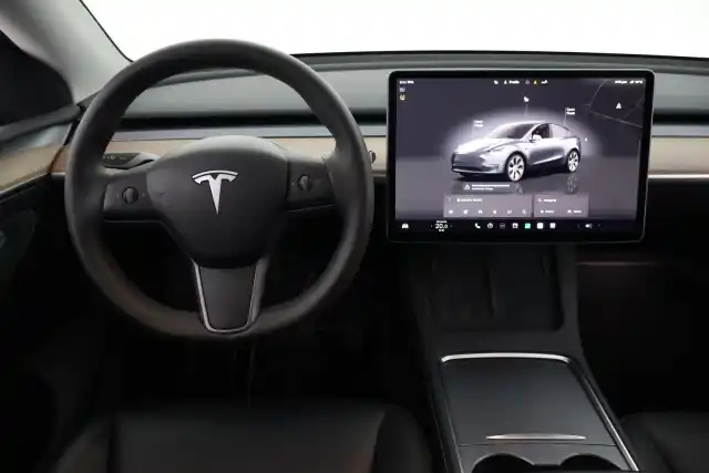 Harmaa Maastoauto, Tesla Model Y – VAR-45770