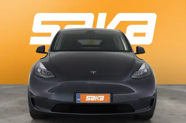 Harmaa Maastoauto, Tesla Model Y – VAR-45770