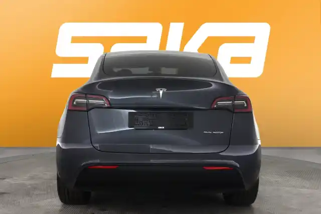 Harmaa Maastoauto, Tesla Model Y – VAR-45770